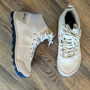 NWOT Bahé Rediscover Hiking Grounding Boots